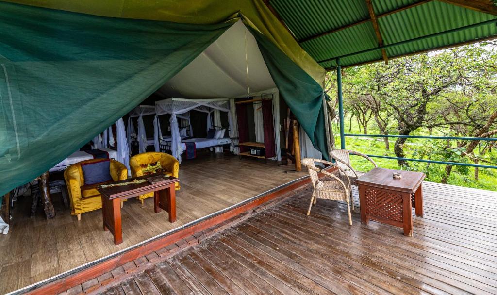 Ngorongoro wild camp family tent