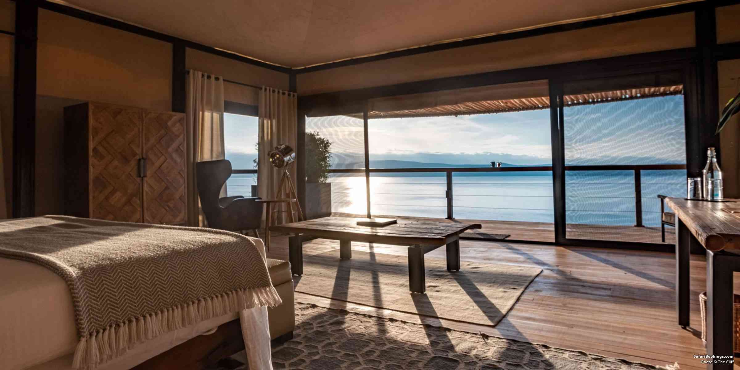 00-10_Best_Luxury_Lake_Nakuru_Lodges_Hotels-BW-header1200px