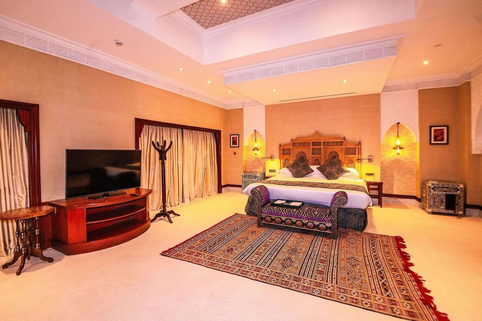 10-presidential-suite-bedroom-kampala-serena