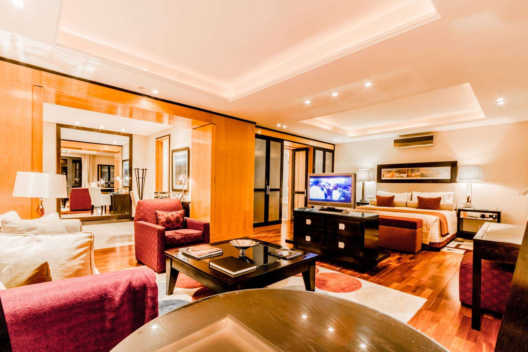 Mantis-No-5-Business-Class-Suite-min