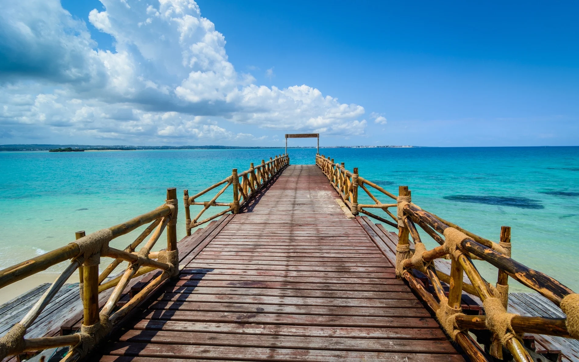 Tanzania Safari and Zanzibar itinerary featuring Serengeti National Park, Ngorongoro Crater, Tarangire National Park and Zanzibar beaches