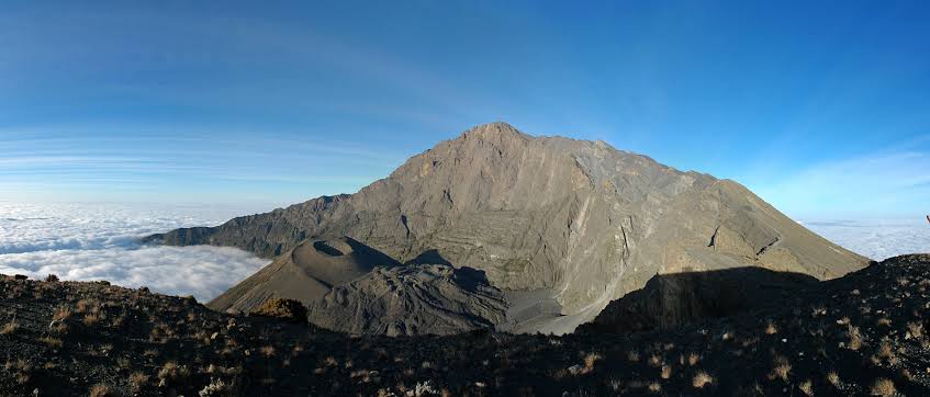 Mount Meru vs Kilimanjaro showing both mountains in northern Tanzania